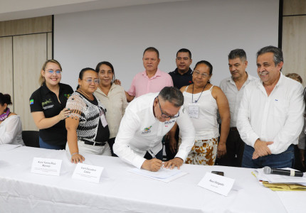firma de una histórica acta de compromisos