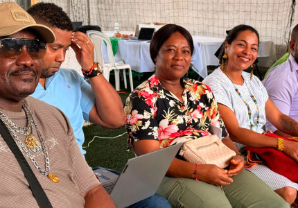Hombres y mujeres afro en socialización del proyecto