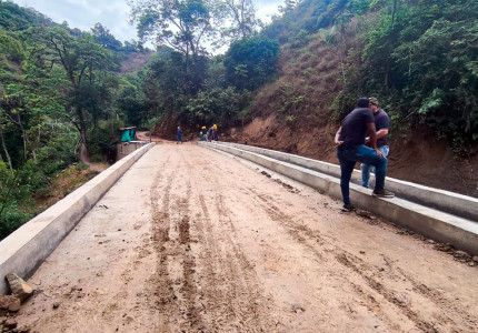 Puente construido en un 90%