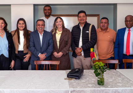 Director de la ART junto a congresistas de las curules de paz