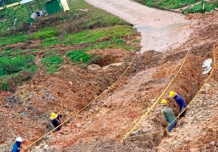 Construcción de placa huella en Anorí, Antioquia