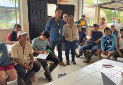 Comunidad indígena en presentación del proyecto