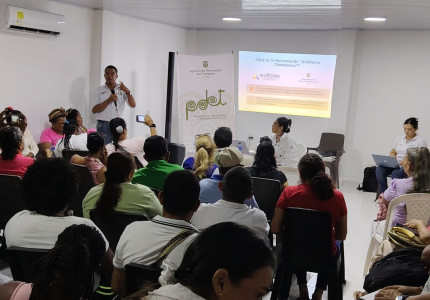 Integrantes de Mesa comunitaria en capacitación