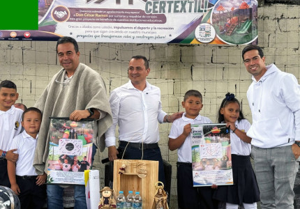 Niños de Casabianca en entrega de implementos deportivos