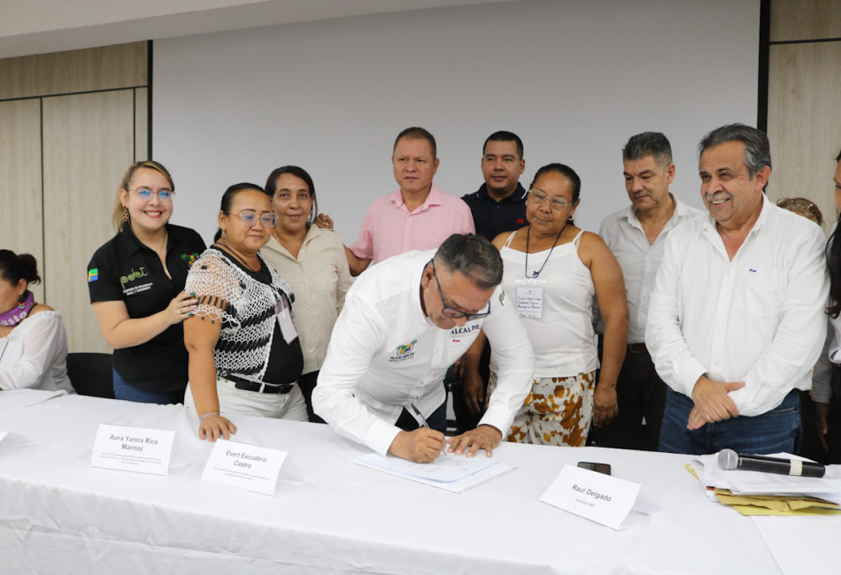 firma de una histórica acta de compromisos