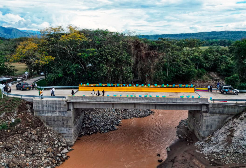 Puente construido en Chaparral, Tolima