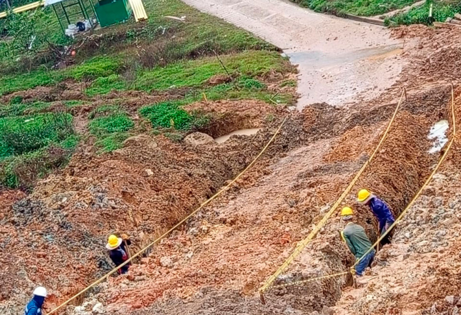 Construcción de placa huella en Anorí, Antioquia