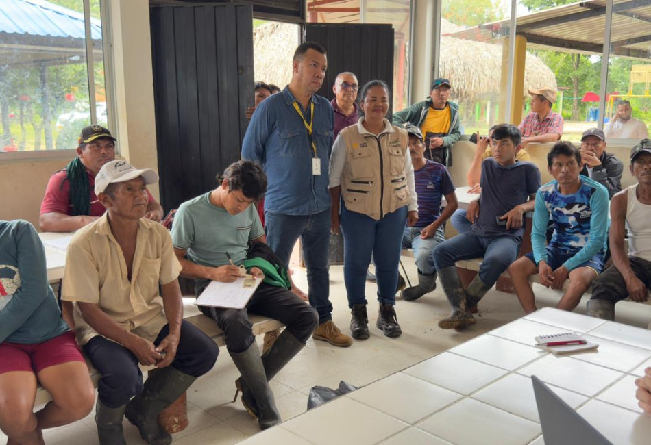 Comunidad indígena en presentación del proyecto