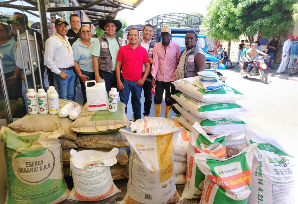 Cacaocultores afro en entrega de insumos agrícolas