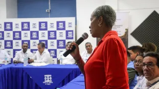 Mujer afro en el lanzamiento de la Mesa Subregional de Obras por Impuestos en Pacífico y Frontera Nariñense.