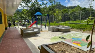 Zona de juegos infantiles del Centro Educativo San Onofre