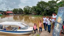 Comunidades étnicas de Bojayá, Chocó, reciben lancha y motor fuera de borda para su transporte por el río Atrato