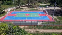 Cancha polideportiva en institución educativa en Tame