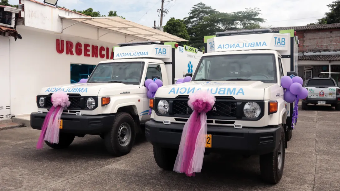 Entrega de dos ambulancias en Chigorodó
