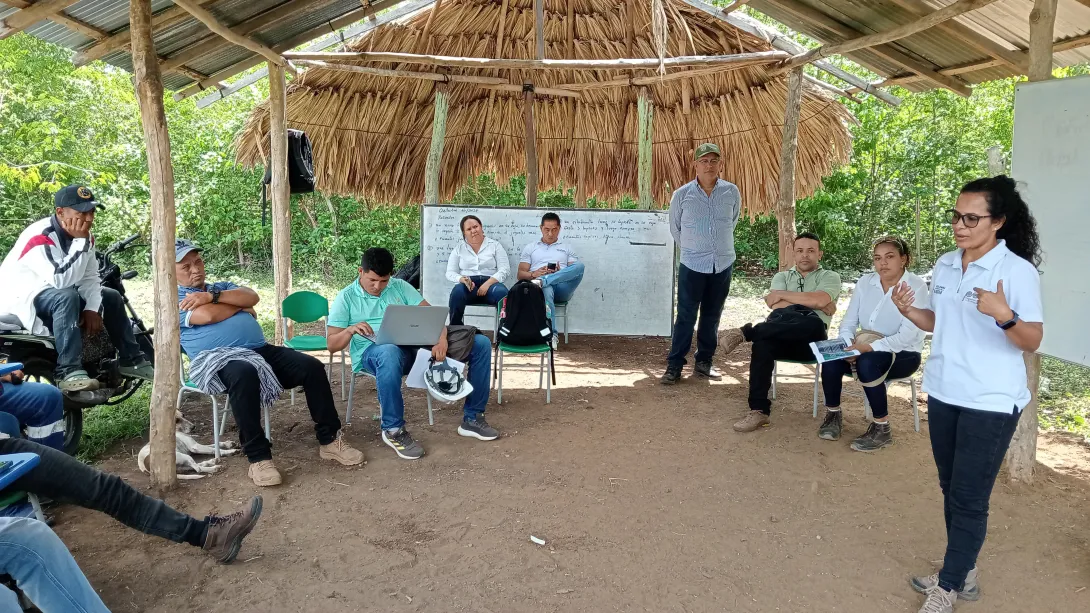 Comunidades la de JAC Carabajal en la entrega de placa huella