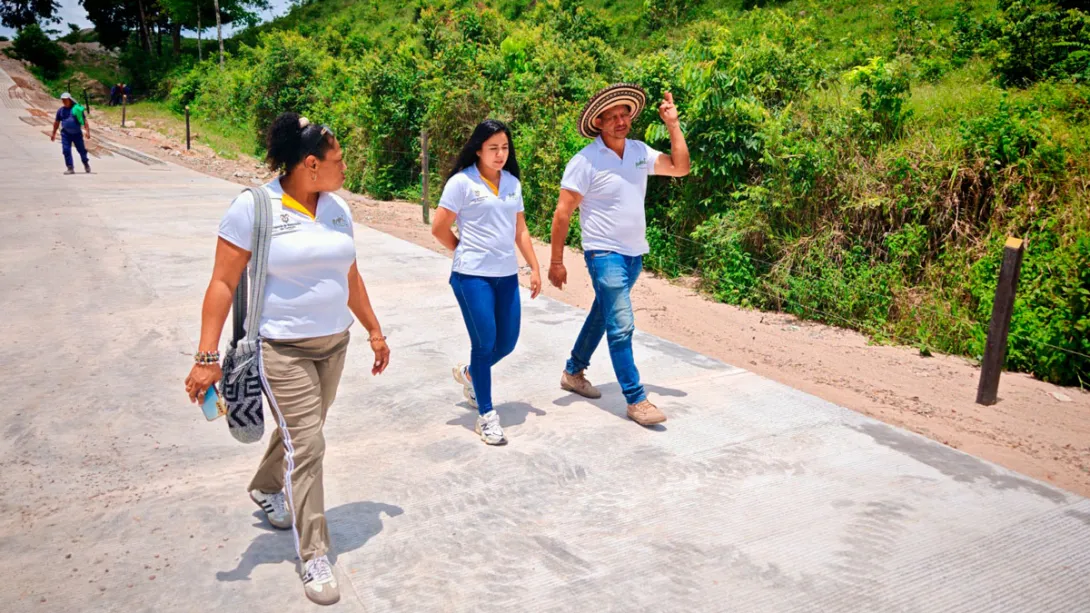 Avanza mejoramiento vial en vereda San Benito de Santa Rosa del Sur