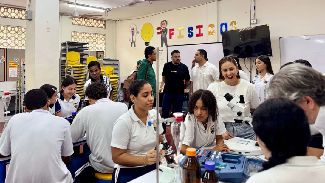 La ART fortalece la articulación regional en la entrega de laboratorios de física y química para instituciones educativas de Antioquia