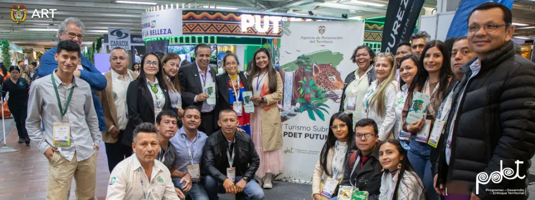 Funcionarios de la ART en la feria ANATO