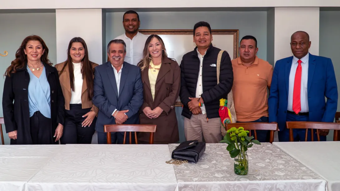 Director de la ART junto a congresistas de las curules de paz
