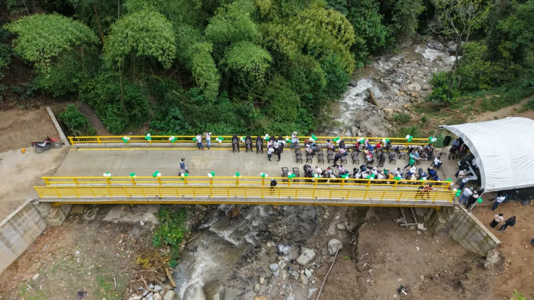 Puente construido en Rioblanco, Tolima