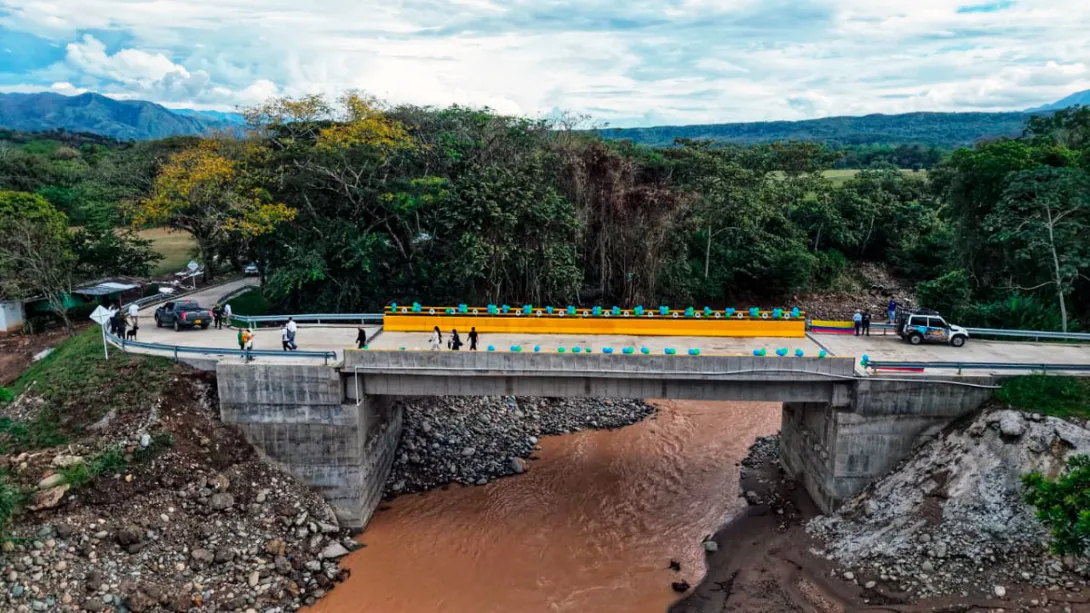 Puente construido en Chaparral, Tolima