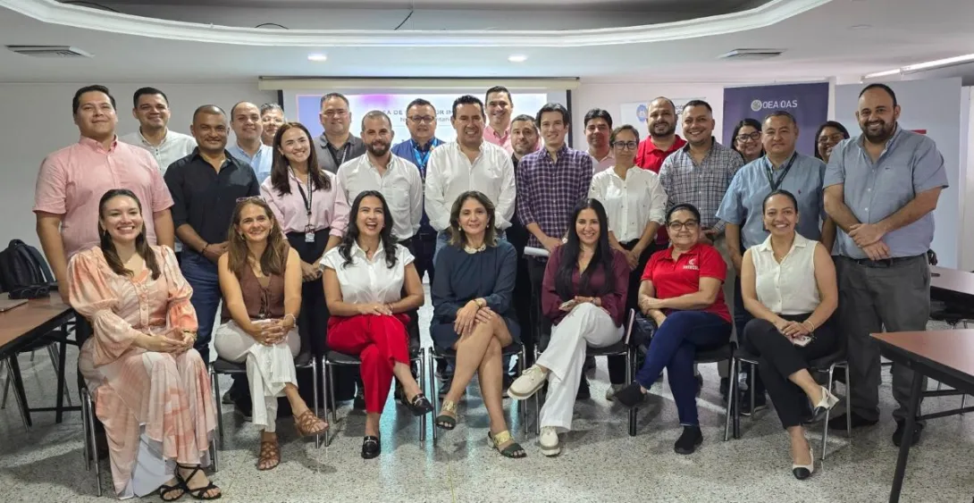 Integrantes de la mesa 