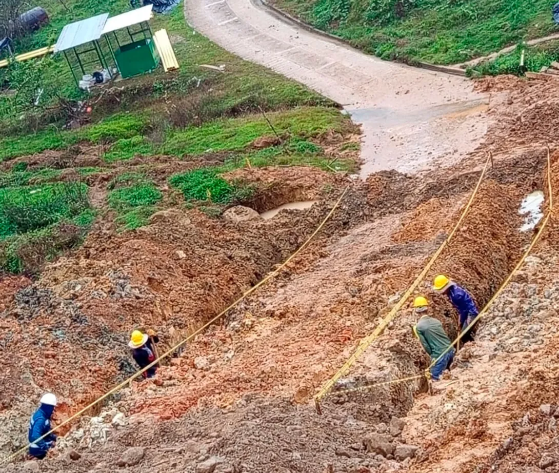 Construcción de placa huella en Anorí, Antioquia
