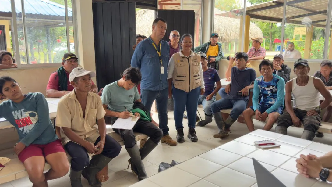 Comunidad indígena en presentación del proyecto