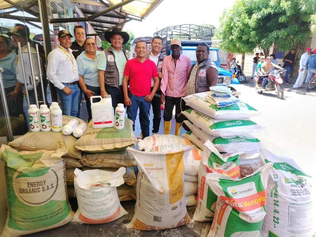 Cacaocultores afro en entrega de insumos agrícolas