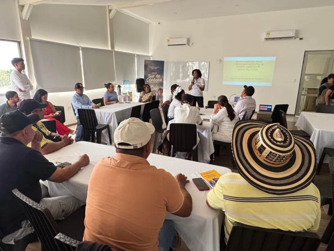 Integrantes de mesa comunitaria de Puerto Libertador