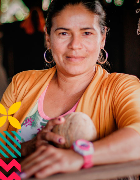 Mujer campesina sonriendo