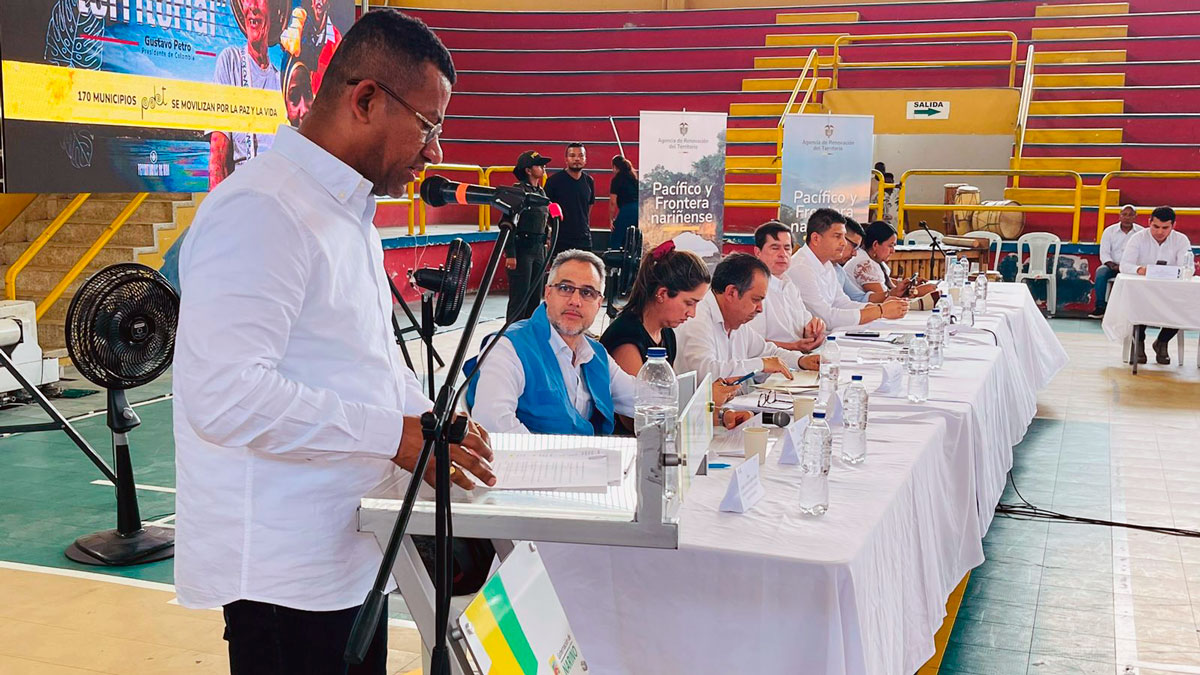 Mesa principal en el encuentro subregional de actualización de los PATR